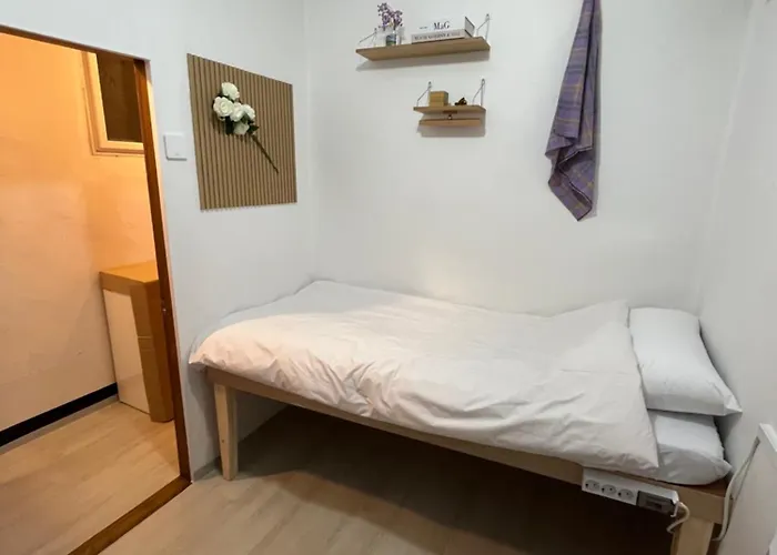 Flower House Shinpung Seoul